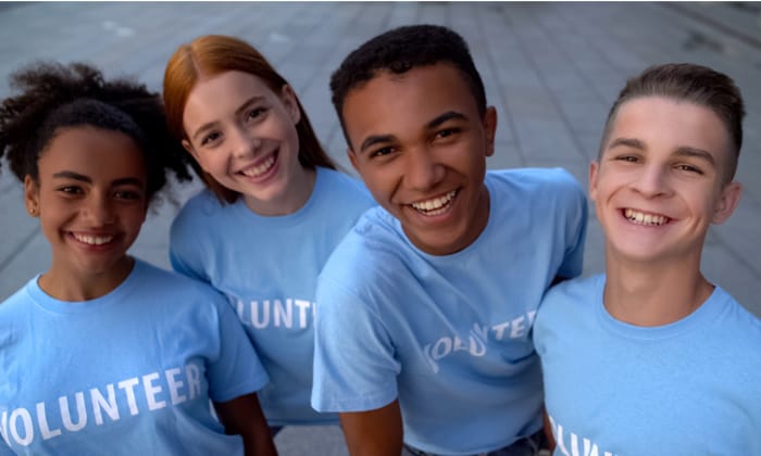 4 teen students promoting positive school culture